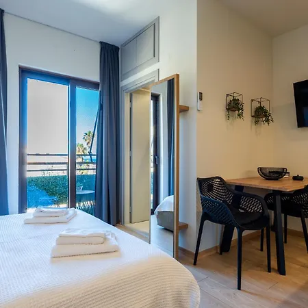 アパート Chania Mamouth With Sea View Balcony ハニア